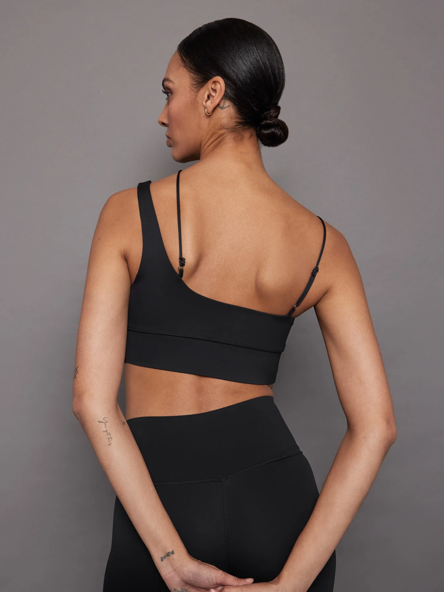 Asymmetrical Strappy Bra in Diamond Compression - Black - Image 5