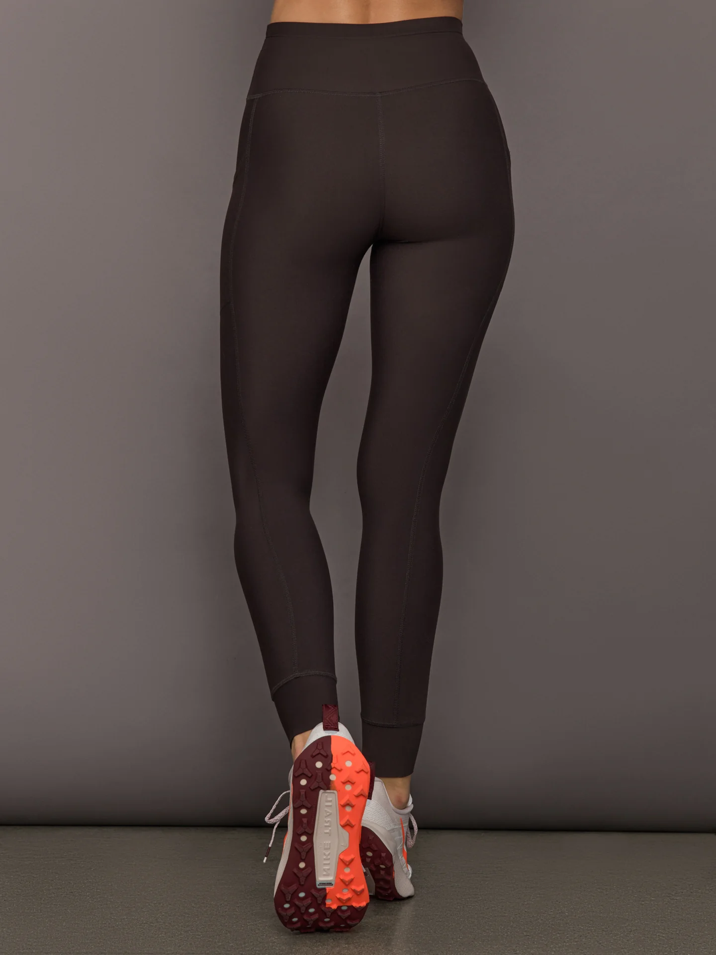 High Rise Sport Pocket Legging in Melt - Chocolate Torte - Image 4